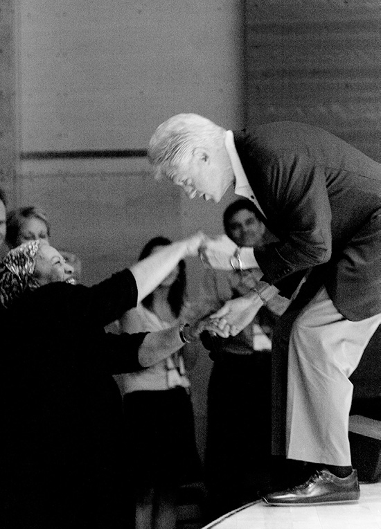 Bill Clinton shaking hands in crowd
