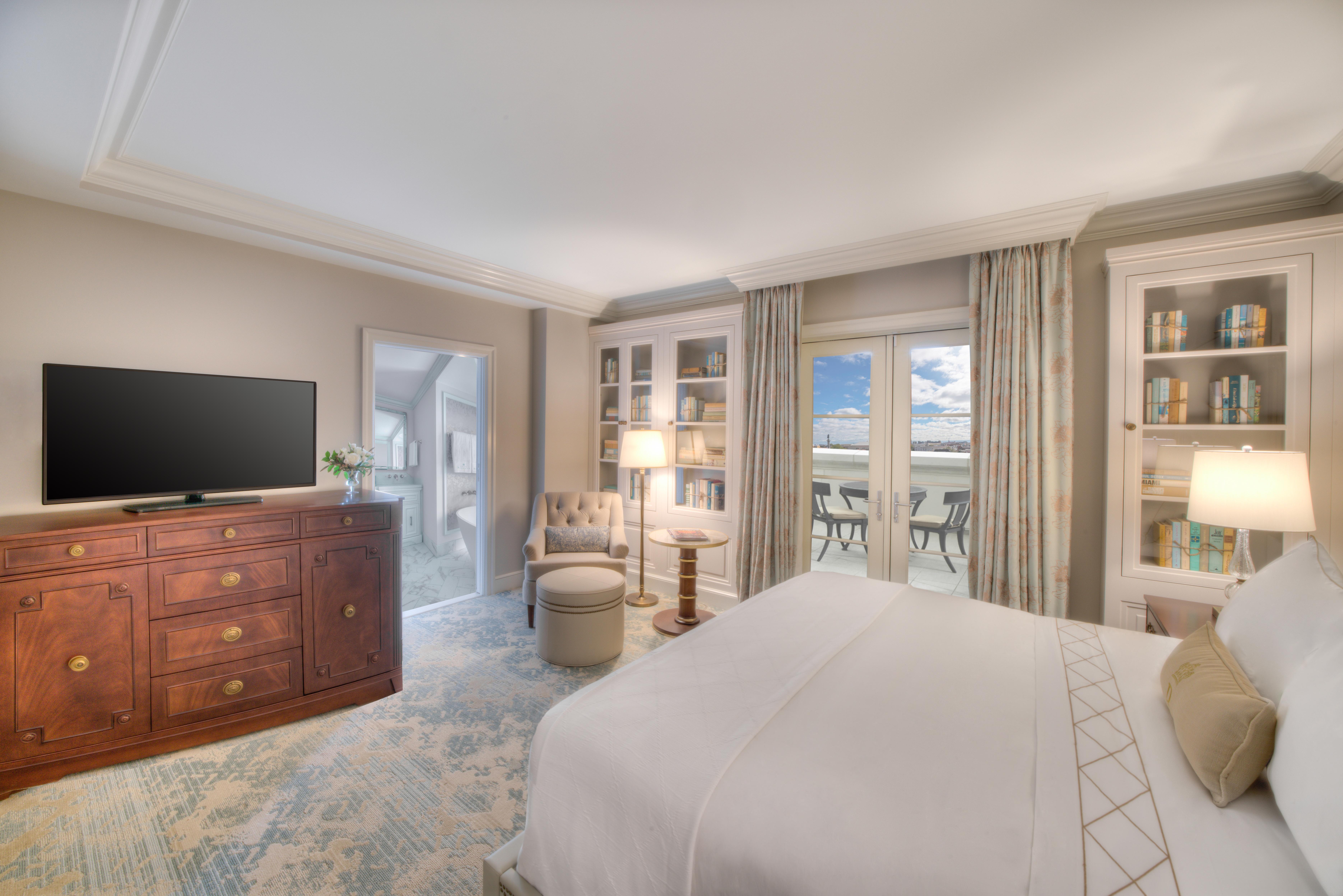 Premier King Guestroom